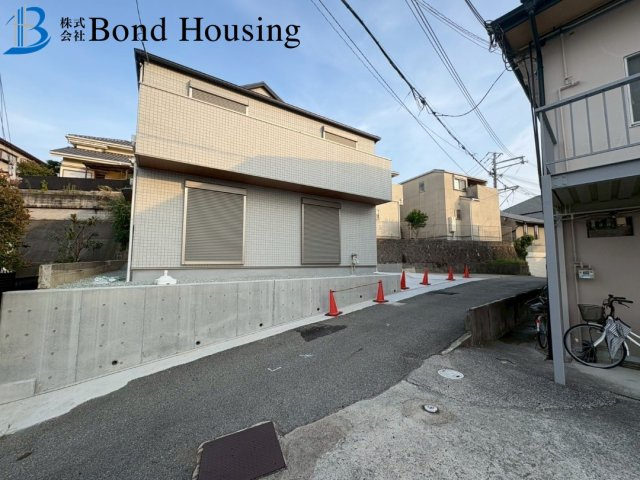 お車並列３台駐車可　朝霧東町　新築戸建ての駐車場