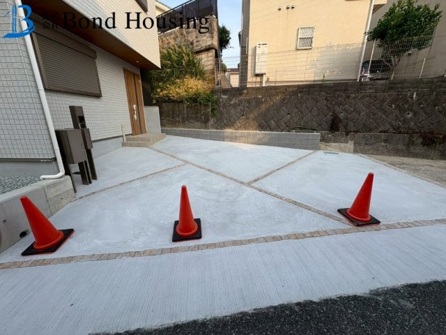 お車並列３台駐車可　朝霧東町　新築戸建ての駐車場