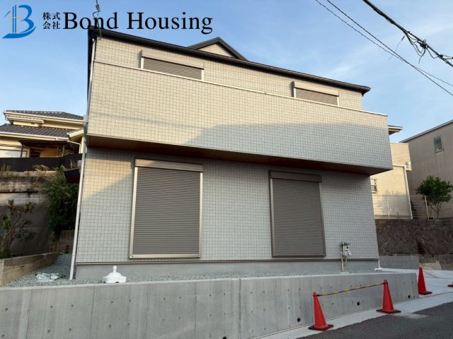 お車並列３台駐車可　朝霧東町　新築戸建ての外観