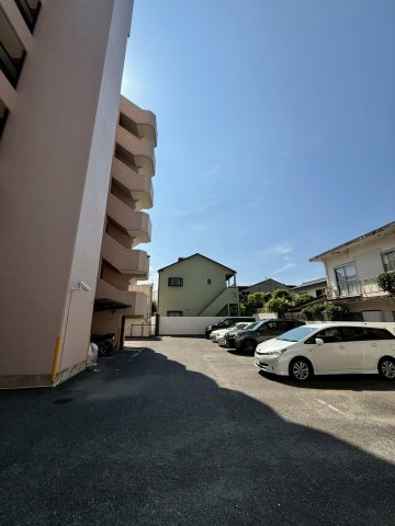 サンシティ鳥飼の駐車場