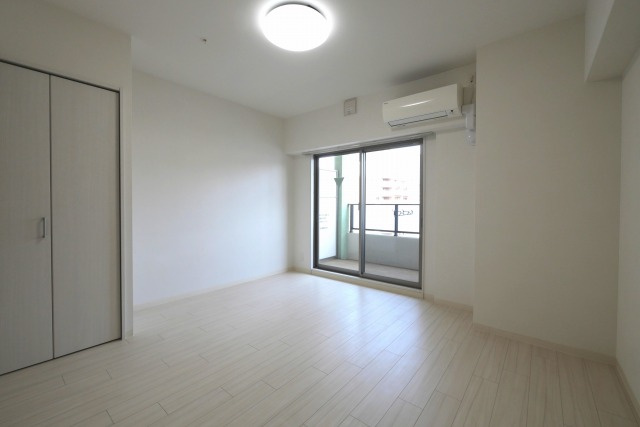 メインステージ心斎橋EASTの居間・リビング