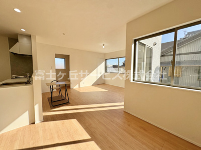 【居間・リビング】 | 豊橋市曙町 4期 新築一戸建て | LDKです