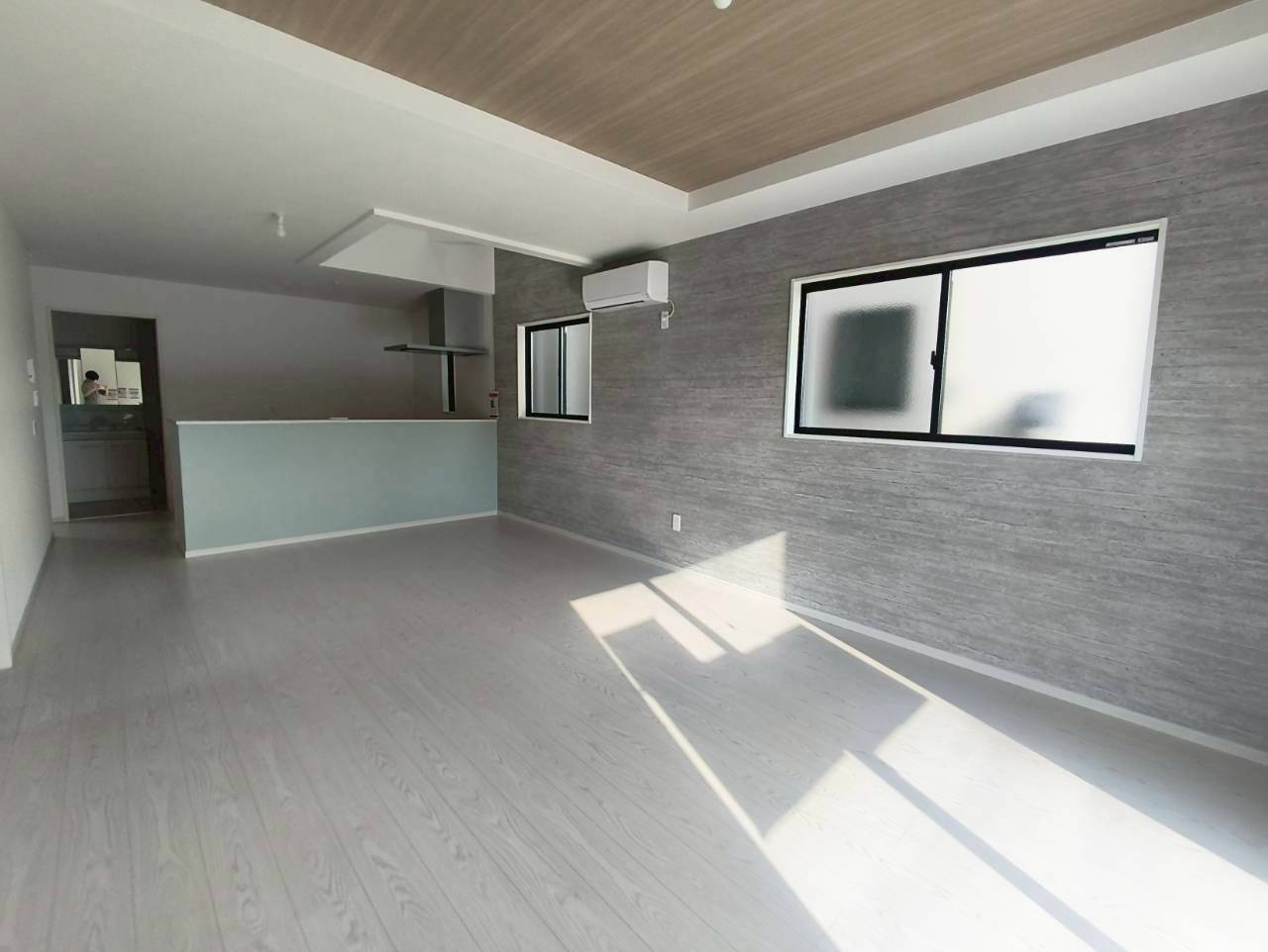 熊本市東区　尾ノ上1期　の居間・リビング|広々リビングで会話も弾みます★