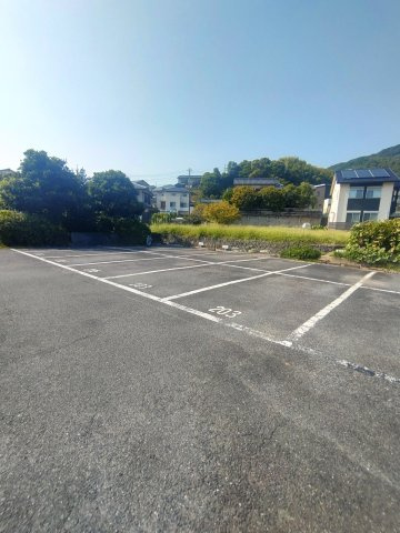プラムハイツＢの駐車場