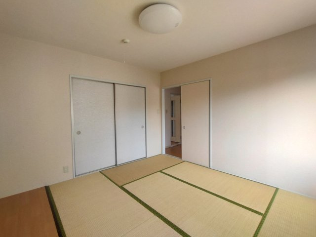 プラムハイツＢの和室|和室7帖（板の間あり）
