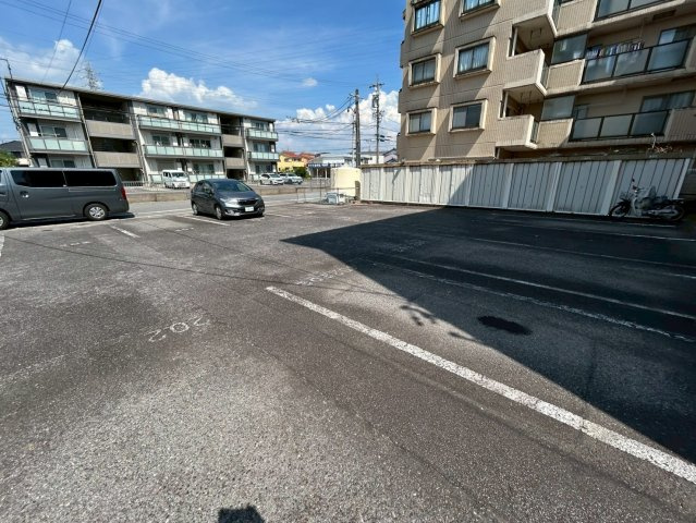 岡崎市江口２丁目の賃貸マンションの駐車場