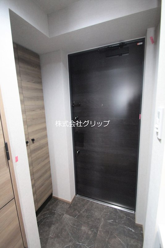 Le'a横濱阪東橋駅前の玄関