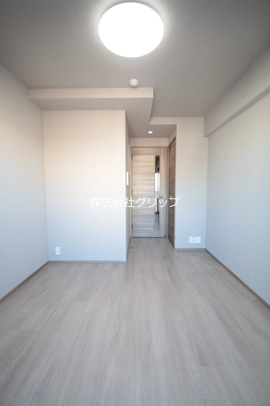 Le'a横濱阪東橋駅前の居間・リビング