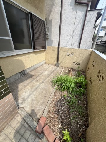 王居殿３丁目テラスハウスの庭