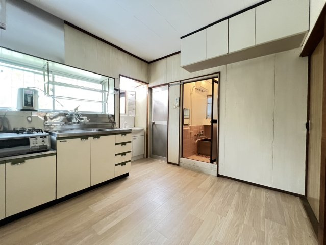 王居殿３丁目テラスハウスの居間・リビング