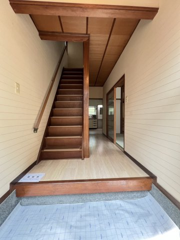 王居殿３丁目テラスハウスの玄関