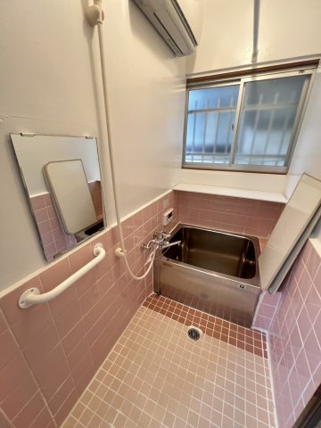 王居殿３丁目テラスハウスの浴室