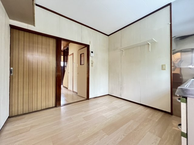 王居殿３丁目テラスハウスの居間・リビング