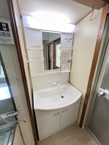 王居殿３丁目テラスハウスの洗面所