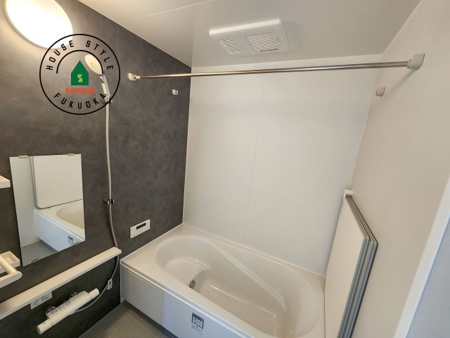 福岡市城南区長尾4丁目第2-4棟（3号棟）　の浴室|1日の疲れを癒してくれる広々バスルーム。雨の日のお洗濯にも大活躍な浴室乾燥機付です！