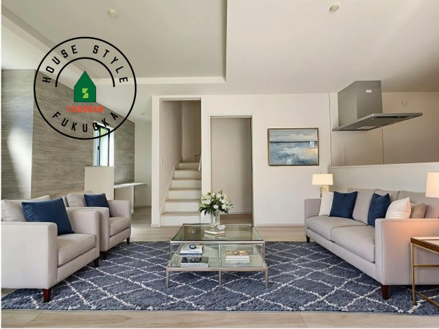 福岡市城南区長尾4丁目第2-4棟（3号棟）　の居間・リビング|明るく開放的なリビングダイニングは豊かな陽光が注ぎ込み、やすらぎの空間を演出してくれます。ご家族で楽しいひとときをお過ごし下さい。※家具はCGを合成したものです。