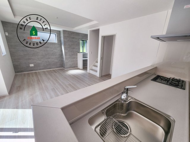 福岡市城南区長尾4丁目第2-4棟（3号棟）　のダイニング|会話が弾む場所として居心地の良いリビングです。