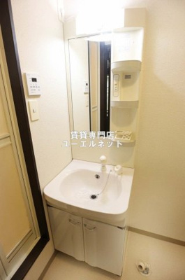 【独立洗面台】 | フジパレス吹田イースト1番館 | 清潔感ある独立洗面台で毎日気持ちよく♪