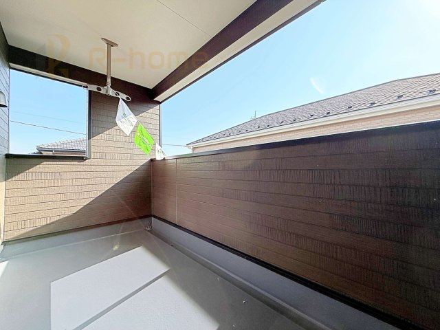 つくば市大曽根第1　新築戸建て　2号棟のバルコニー|急な雨でも安心のインナーバルコニー♪忙しいご夫婦も大満足♪