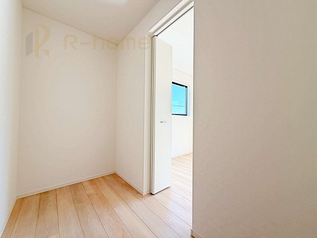 つくば市大曽根第1　新築戸建て　2号棟の収納|人気のウォークインクローゼット！アウター類はもちろん、季節ものや寝具も収納できます！