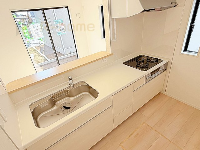 つくば市大曽根第1　新築戸建て　2号棟のキッチン|料理をしながら家族とコミュニケーションが取れる対面式システムキッチン。