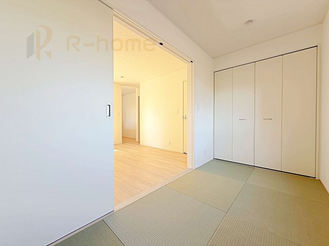 つくば市大曽根第1　新築戸建て　2号棟の和室|フローリングより衝撃が少ない和室は、ご両親のお部屋やキッズスペース、客間としても活用頂けます。
