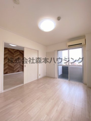 【寝室】 | 　ピュアスモト　C棟 | 落ち着いて過ごせるお部屋なので、寝室にいかがでしょうか