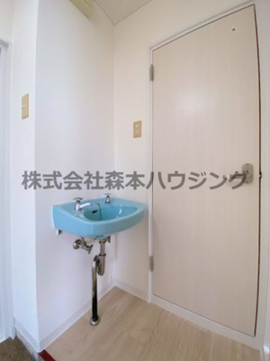 【洗面所】 | 　ピュアスモト　C棟 | 忙しい朝には欠かせない洗面所です