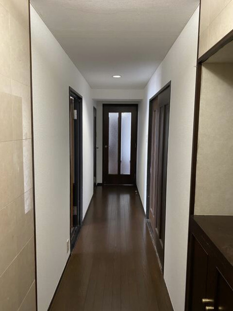 熱海来の宮マンションのその他|玄関入り口から見た廊下