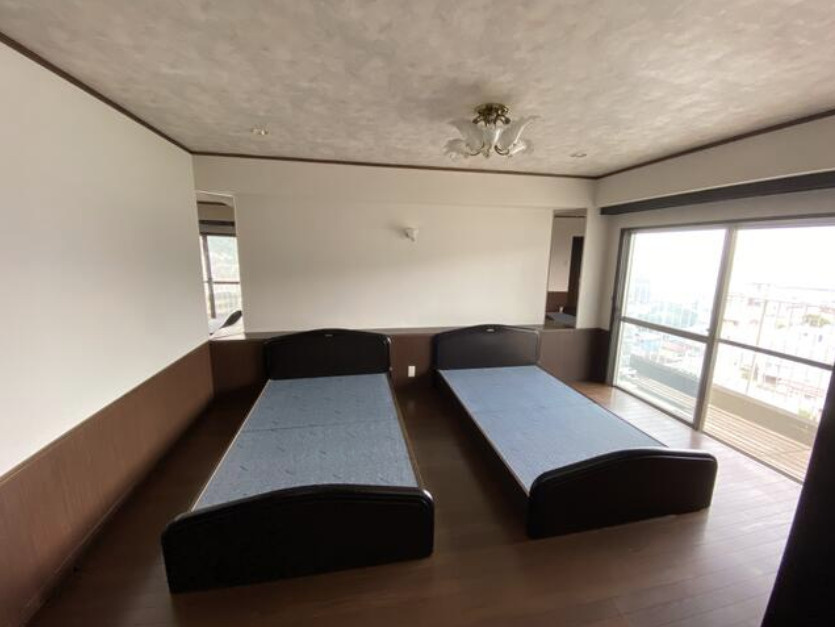 熱海来の宮マンションの洋室