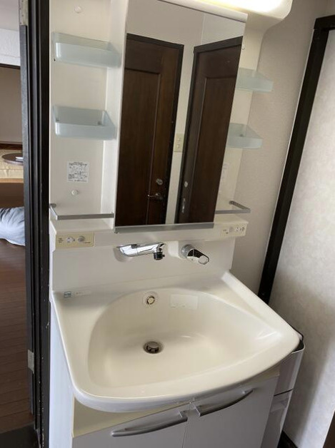 熱海来の宮マンションの独立洗面台