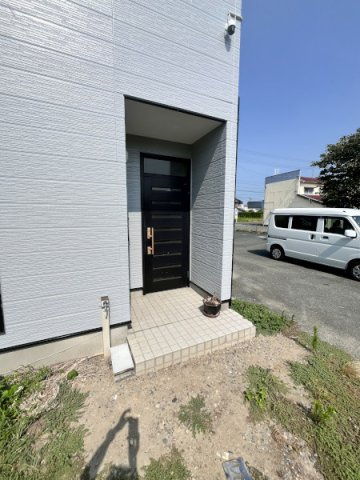 東町住居付店舗の玄関