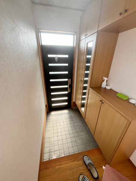 東町住居付店舗の玄関