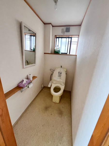 東町住居付店舗のトイレ