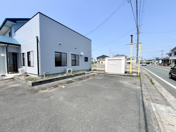 東町住居付店舗の駐車場