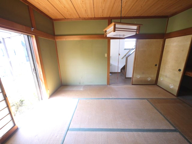 東金市下谷　中古戸建の和室|敷地約67坪 ４LDK 閑静な分譲地内 南道路で日当たりが良いです 