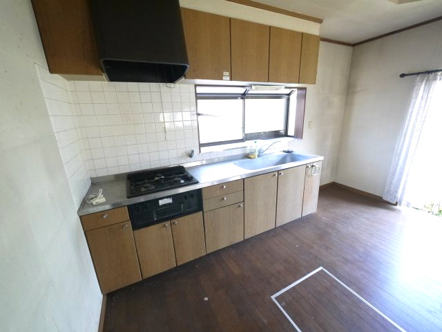東金市下谷　中古戸建のキッチン|敷地約67坪 ４LDK 閑静な分譲地内 南道路で日当たりが良いです 