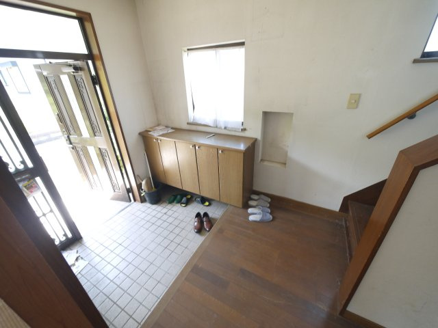 東金市下谷　中古戸建の玄関|敷地約67坪 ４LDK 閑静な分譲地内 南道路で日当たりが良いです 