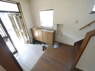 【玄関】 | 東金市下谷　中古戸建 | 敷地約67坪 ４LDK 閑静な分譲地内 南道路で日当たりが良いです 