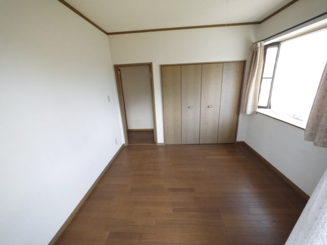 東金市下谷　中古戸建の洋室|敷地約67坪 ４LDK 閑静な分譲地内 南道路で日当たりが良いです 