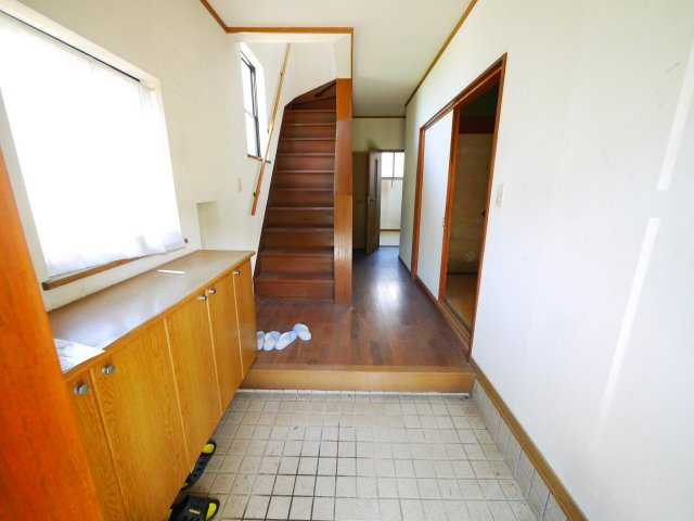 東金市下谷　中古戸建の玄関|敷地約67坪 ４LDK 閑静な分譲地内 南道路で日当たりが良いです 