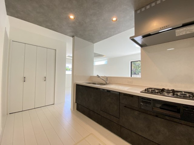 【キッチン】 | 金武町金武（全3棟）ラスト1号棟 | 1号棟　ビルトイン食洗機、大容量パントリー、お勝手口付き♪