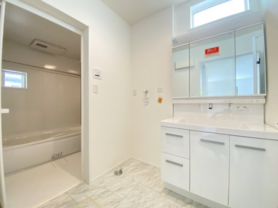 【独立洗面台】 | 金武町金武（全3棟）ラスト1号棟 | 1号棟　三面鏡付き洗髪洗面化粧台♪