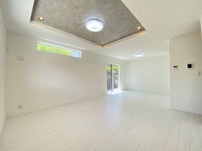 【居間・リビング】 | 金武町金武（全3棟）ラスト1号棟 | 1号棟　LDK19.43帖♪天井はオシャレなアクセントクロス♪