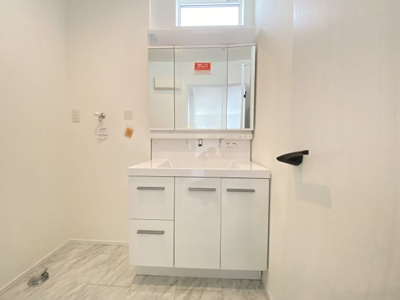 【独立洗面台】 | 金武町金武（全3棟）ラスト1号棟 | 1号棟　三面鏡付き洗髪洗面化粧台♪