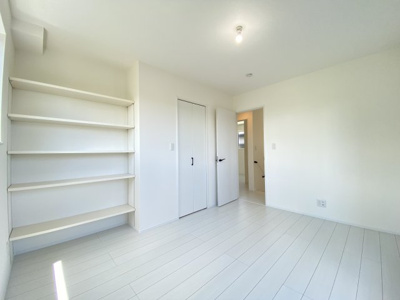 【洋室】 | 金武町金武（全3棟）ラスト1号棟 | 1号棟　洋室6.37帖＋WIC＋可動棚収納付き♪