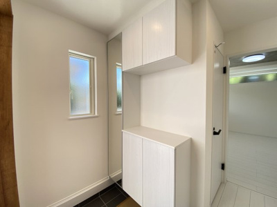 【玄関】 | 金武町金武（全3棟）ラスト1号棟 | 1号棟　十分な収納付き玄関♪