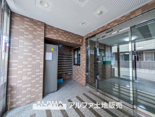 モナークキャッスル立川スカイガーデンのロビー|【lobby】
◆ロビー◆共用部は管理の行き届いた綺麗なスペース。いつも明るく家族を、来客を出迎えてくれる大切な場所です。