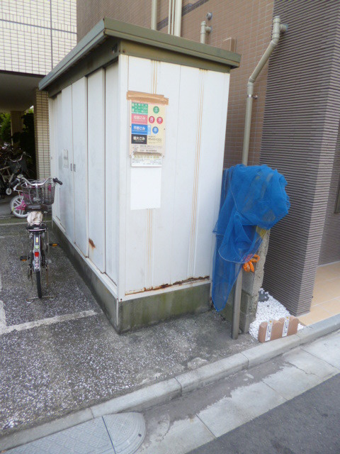 前の浦マンションのエントランス|ゴミ出し場