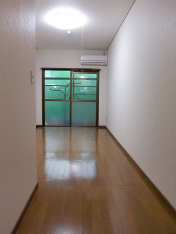 前の浦マンションの居間・リビング|フローリング南向き